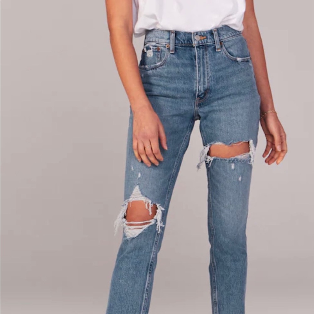 AF Ripped High Rise mom jeans - Like NEW size 28